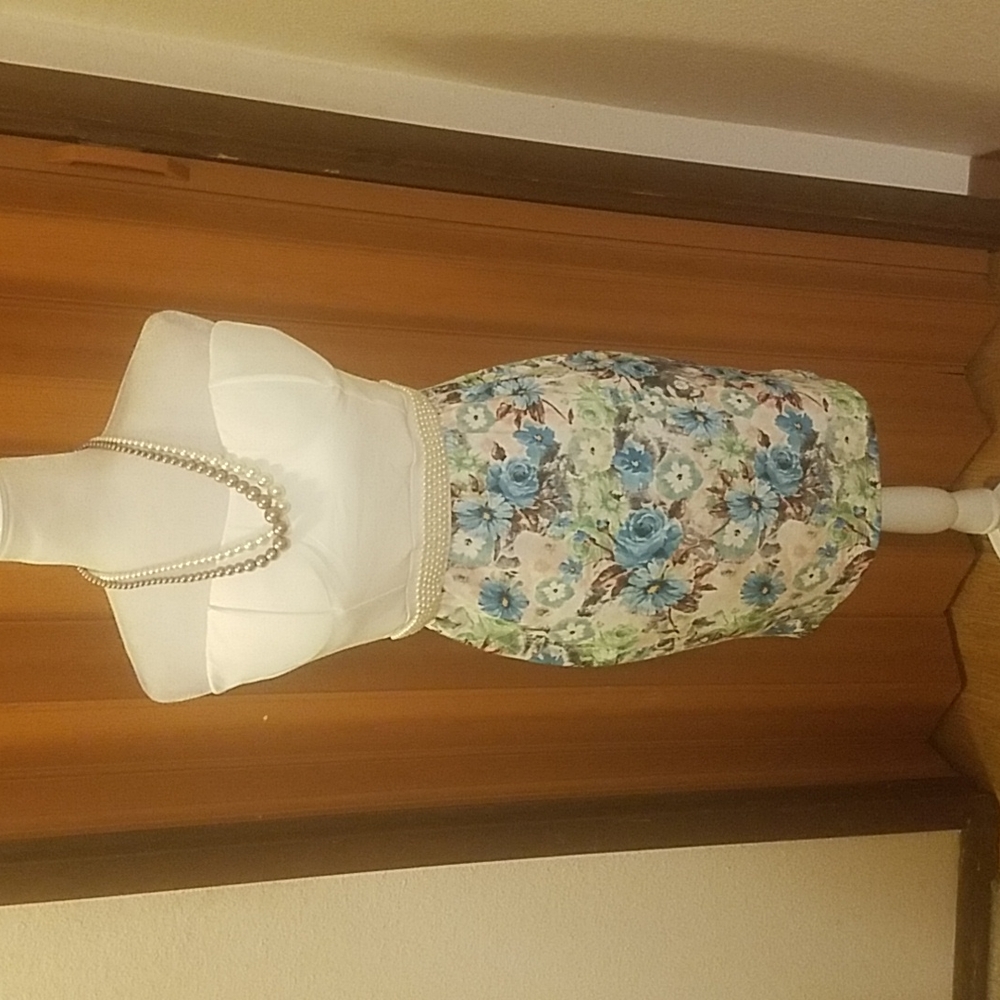 MISS MORENA STRAPLESS FLORAL DRESS